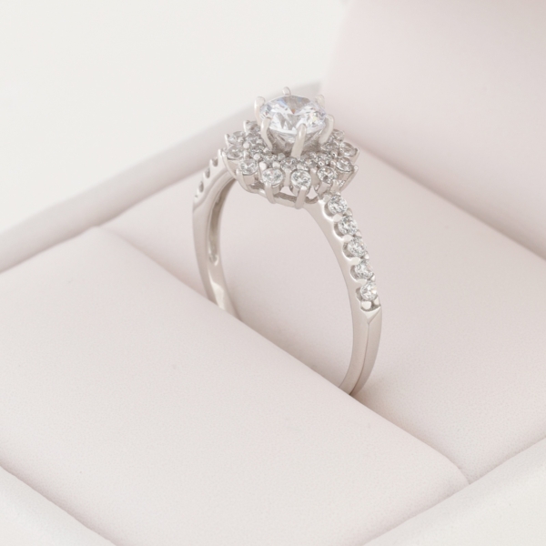 Solitario de oro blanco 14k y zirconias